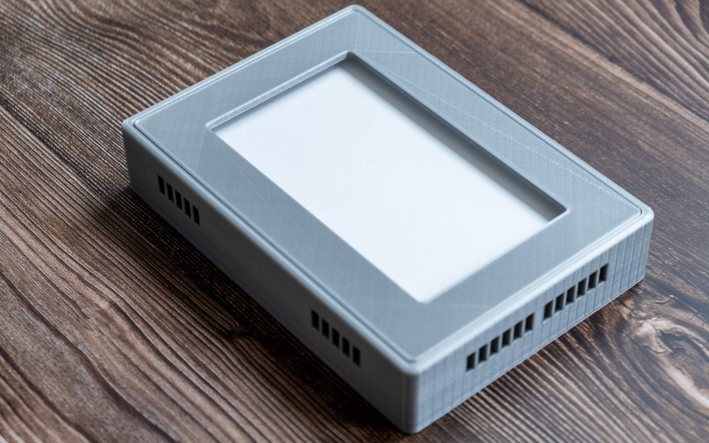 3D-printed lightbox model with the Raleno PLV-S104 video light and a Valoi-compatible holder