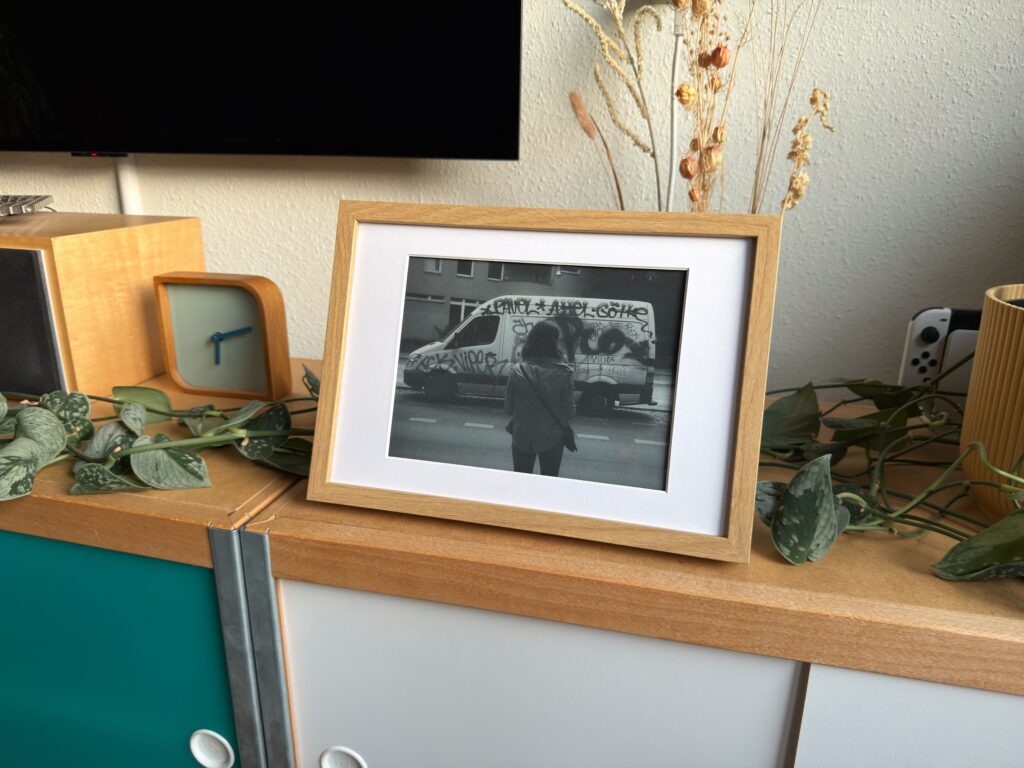 Black and white e-paper photo frame based on Seeed Studio reTerminal E1003 using ESPHome and Home Assistant – Style over Substance